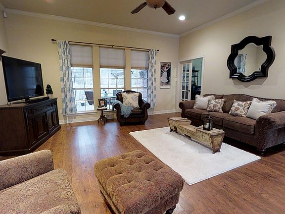 5th image of 1762 Old Oak Dr