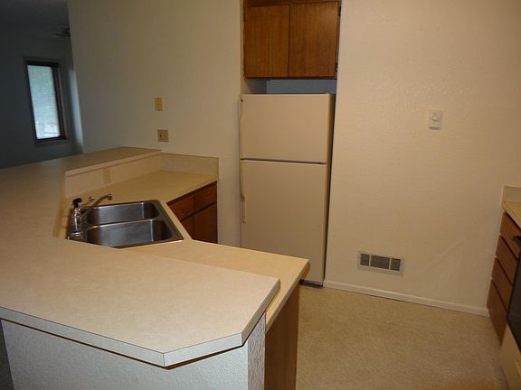 3rd image of 2025 Alsop Ln