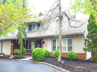 122 Townsend Dr, Freehold, NJ 07728