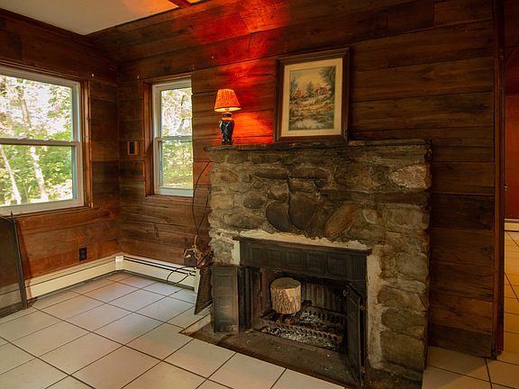 2nd image of 32 Oakwood Trl S