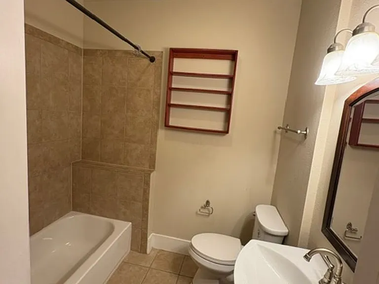 1018 Portland Ave — Photo 6