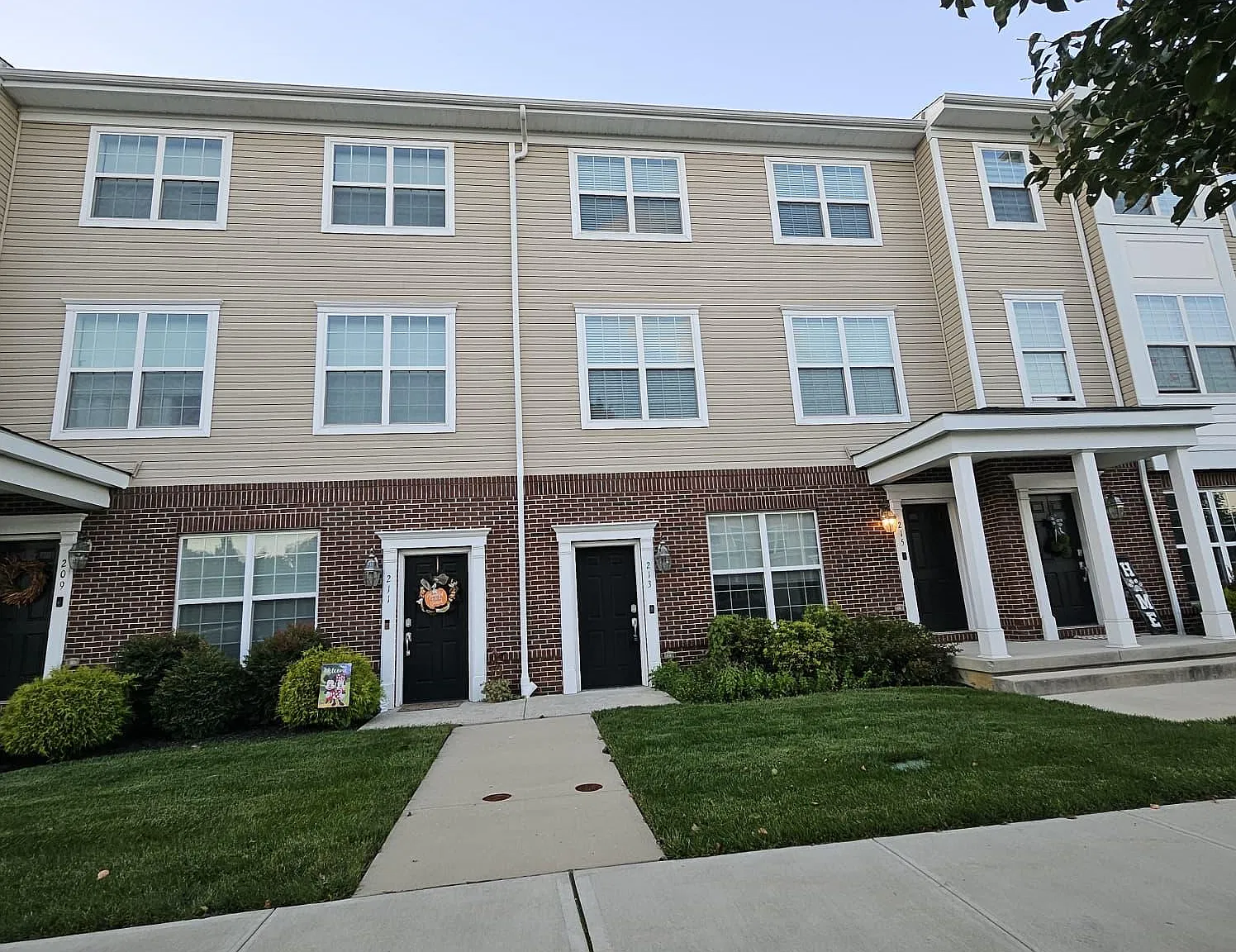 2 bed, 2.0 bath, 1376 sqft, $2,375 — Photo 2