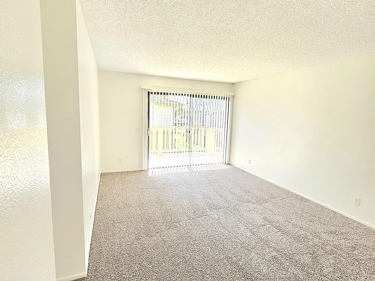 AMBERWOOD APARTMENTS — Photo 9
