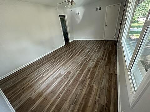 3rd image of 724 W Washington St