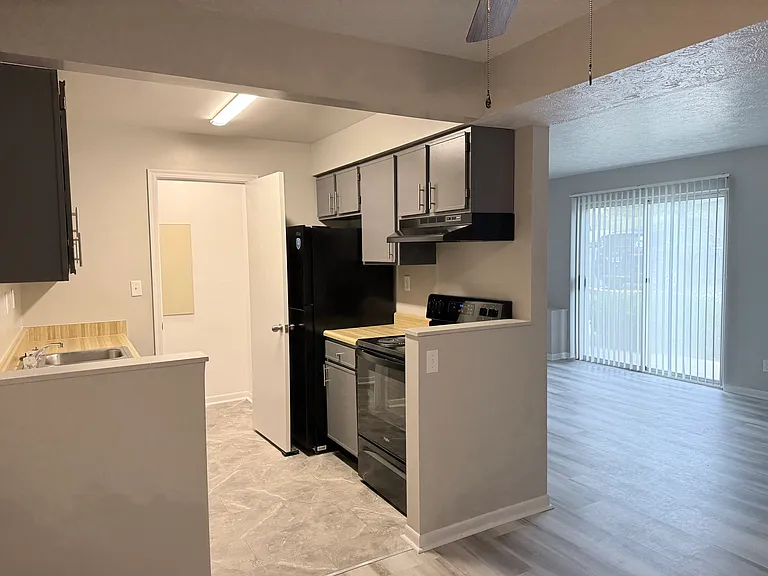 Highland Ridge Apartments — Photo 9