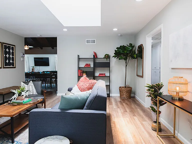2819 Cottingham St — Photo 24