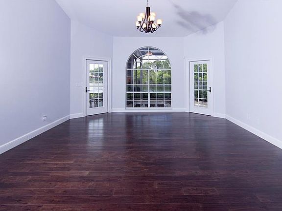 4th image of 8683 Woodbriar Dr