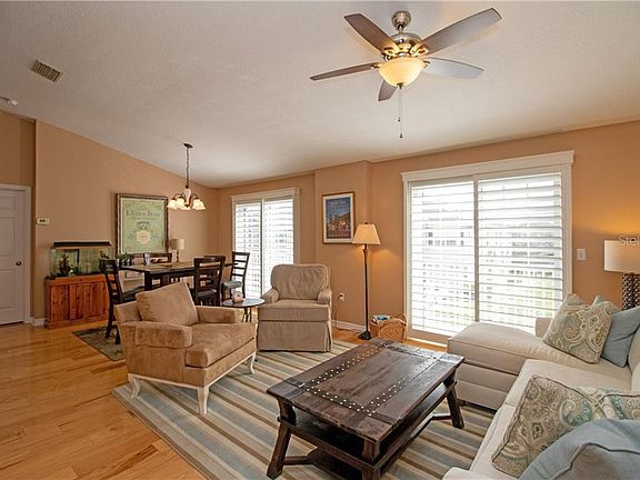 4th image of 585 52nd Ave N