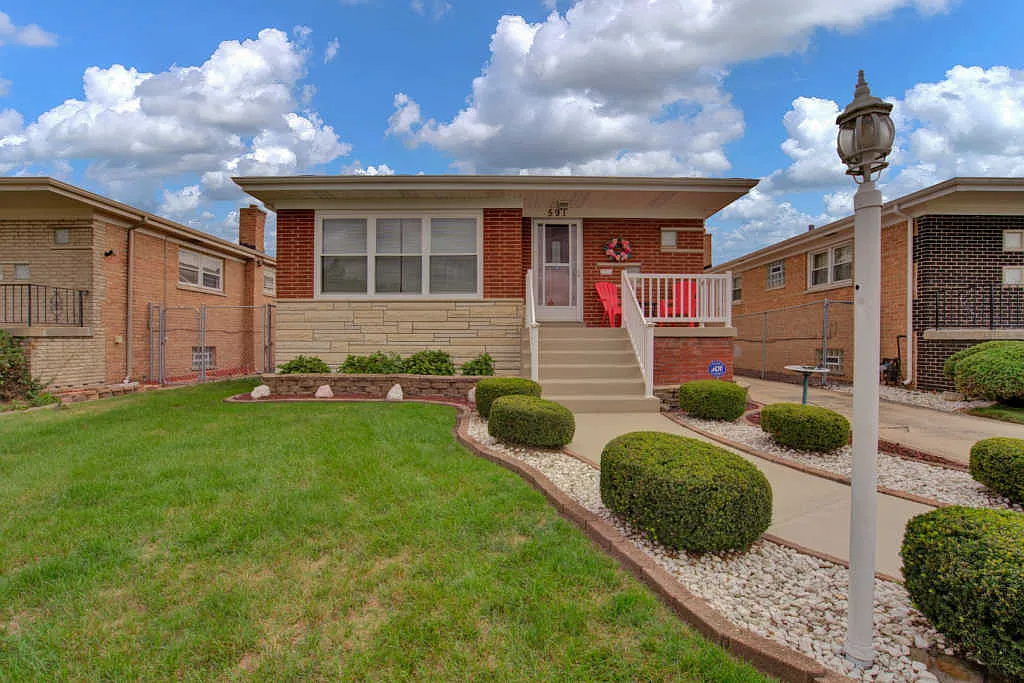 591 Bensley Ave photo 1