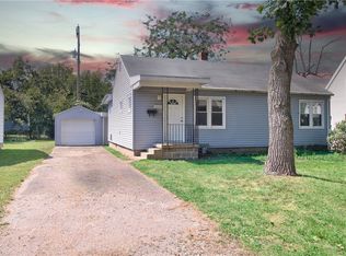 1414 14th St, Charleston, IL 61920