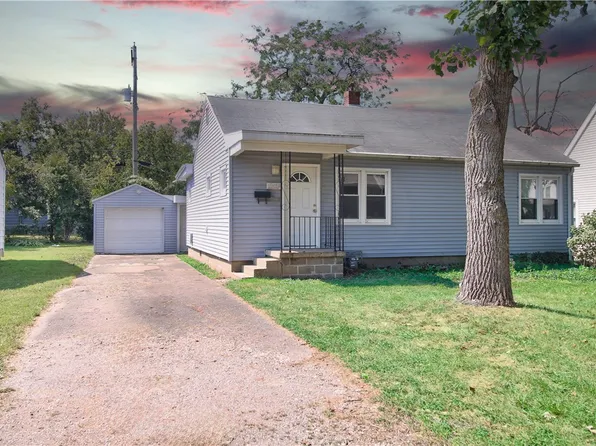 1414 14th St, Charleston, IL 61920