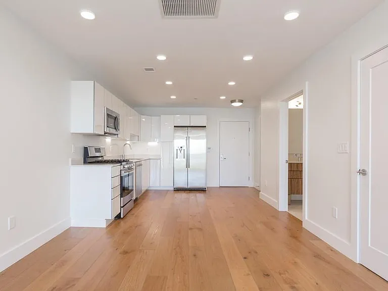 250 Meridian St #608 — Photo 11