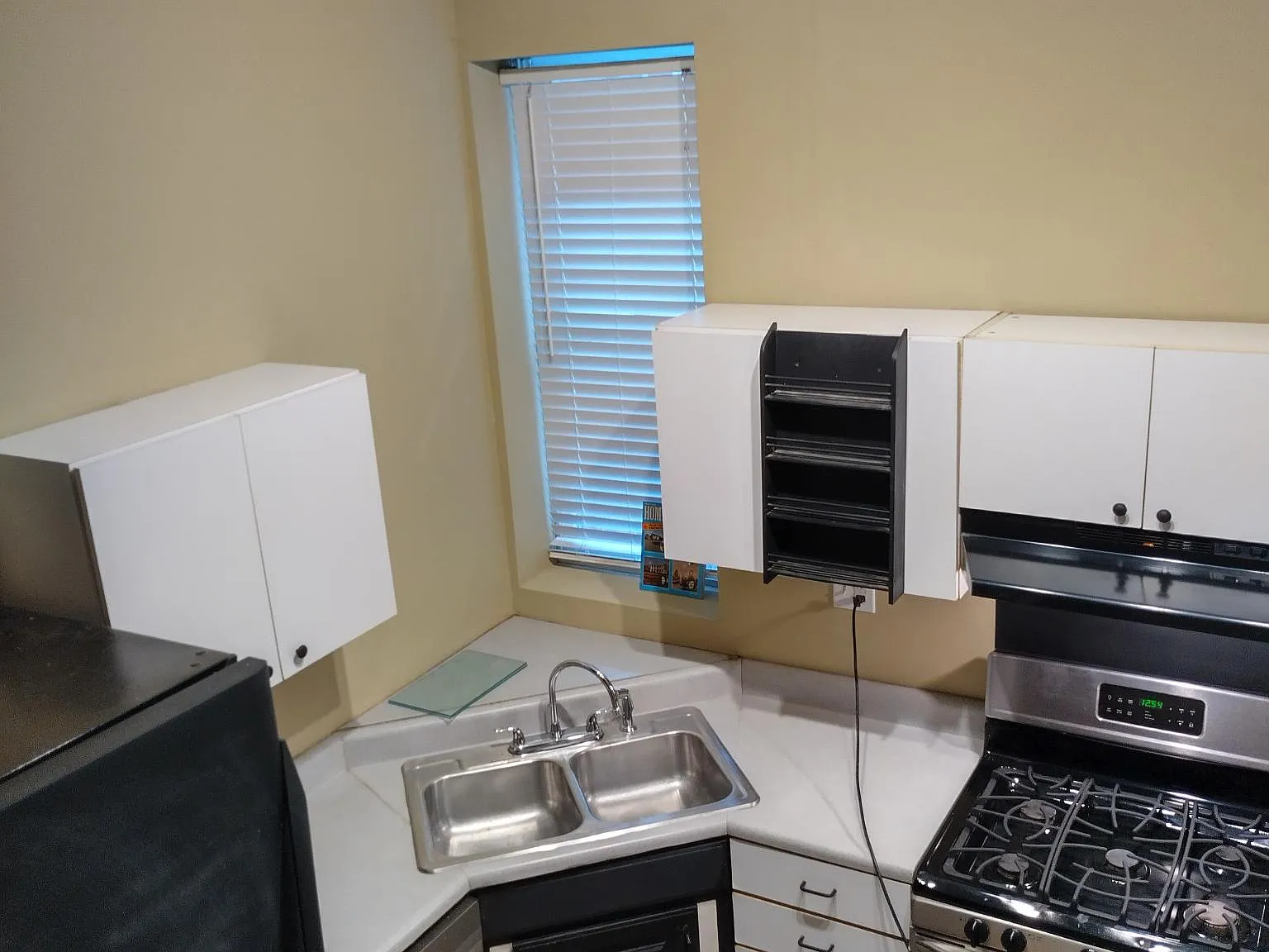 2 bed, 1100 sqft, $1,650 — Photo 2