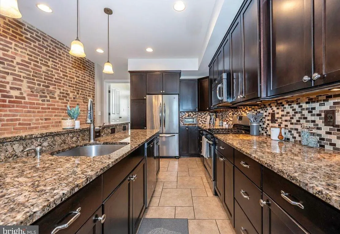 3 bed, 2006 sqft, $1,150 — Photo 4