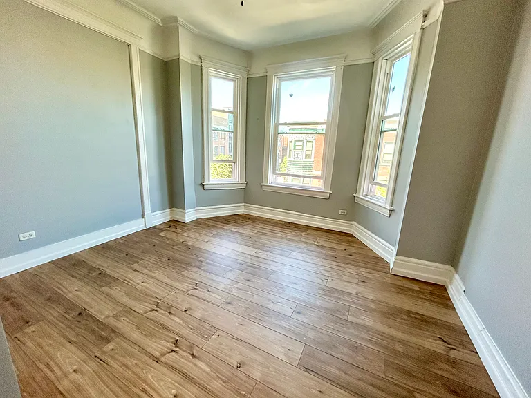 1024 W Belmont Ave #3 — Photo 1