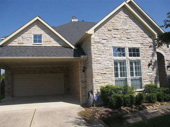 Welcome to your new home! Breath taking view of the lake fro