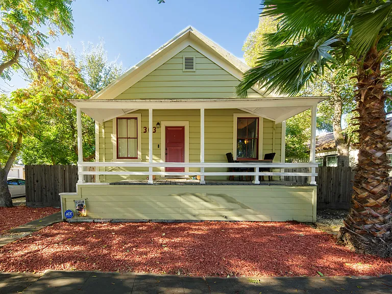 303 E Arcade St — Photo 1