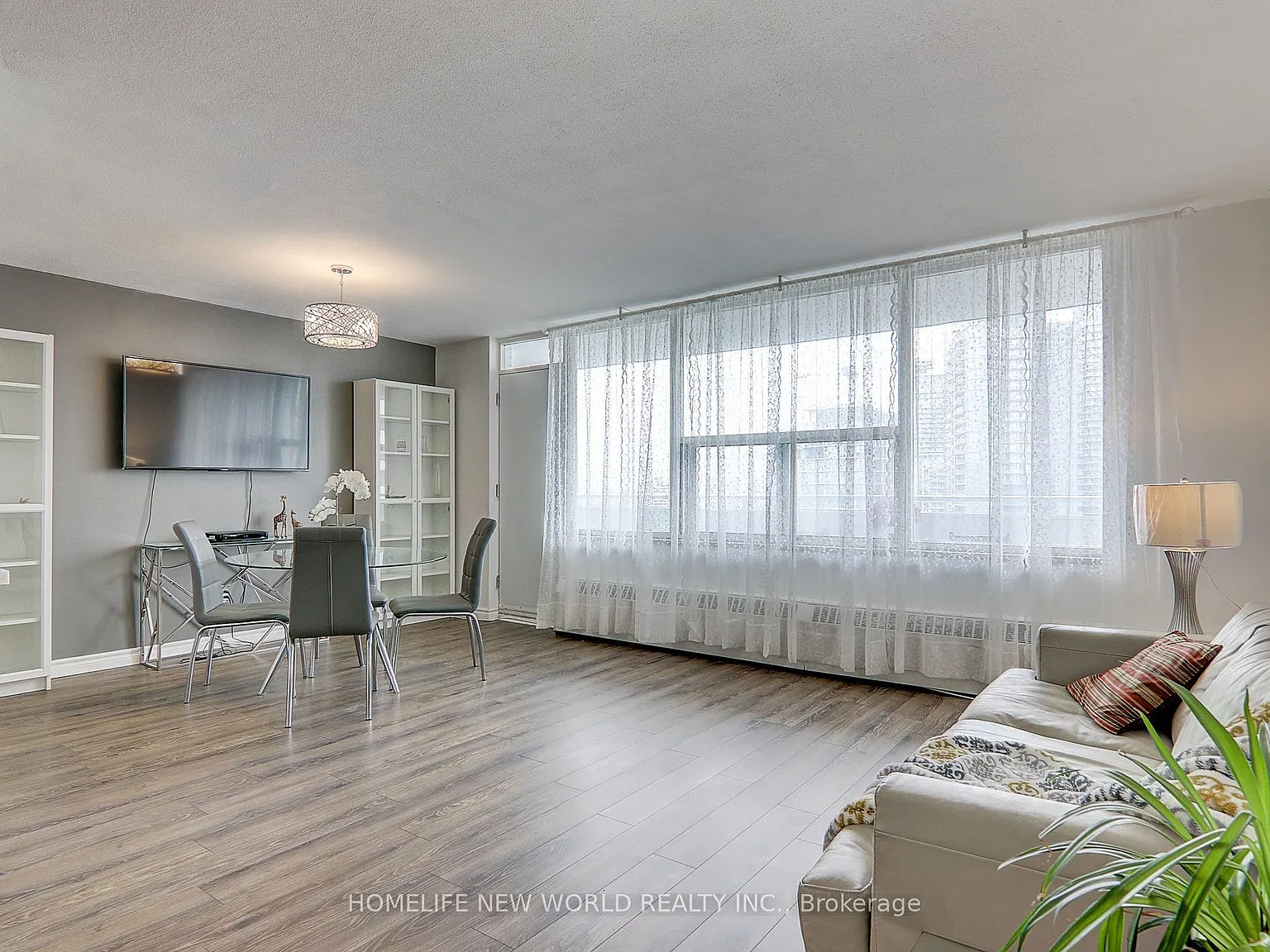 10 Parkway Forest Dr — Photo 2