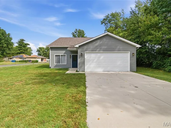 204 Oulvey Dr, Fairview Heights, IL 62208