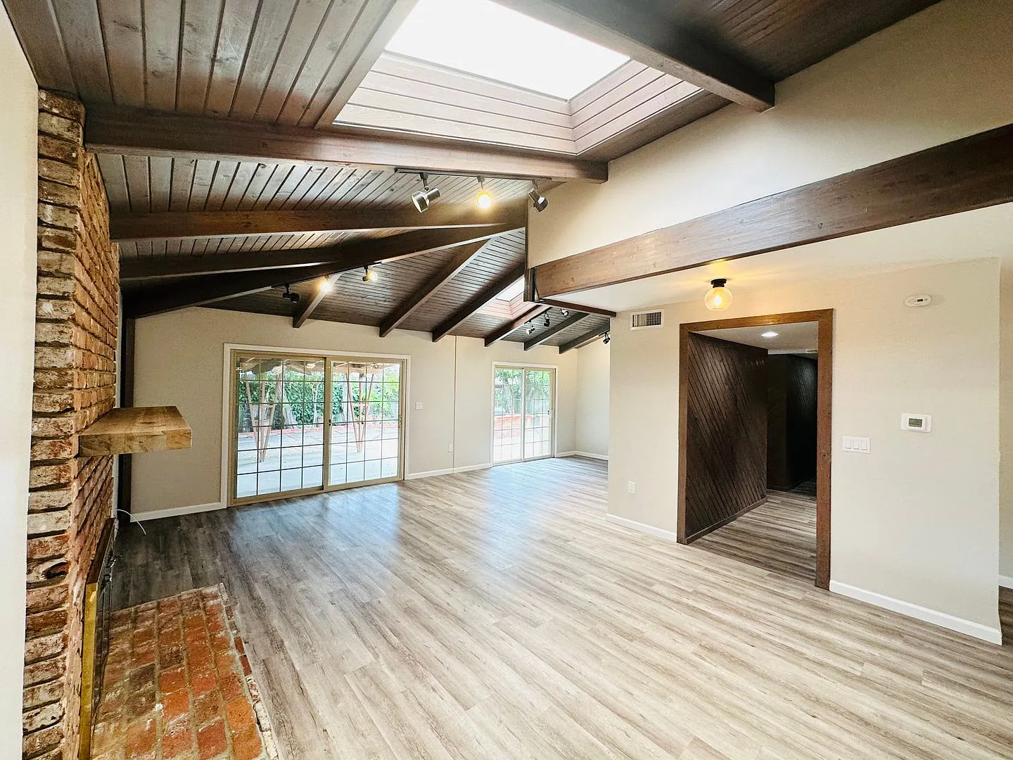 Beautifully Remodeled La Jolla/UTC Home with Vaulted Ceilings & Entertainer's Backyard — Photo 4