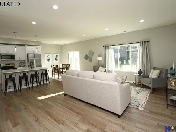 10721 Shore Front Dr, Lincoln, NE 68527