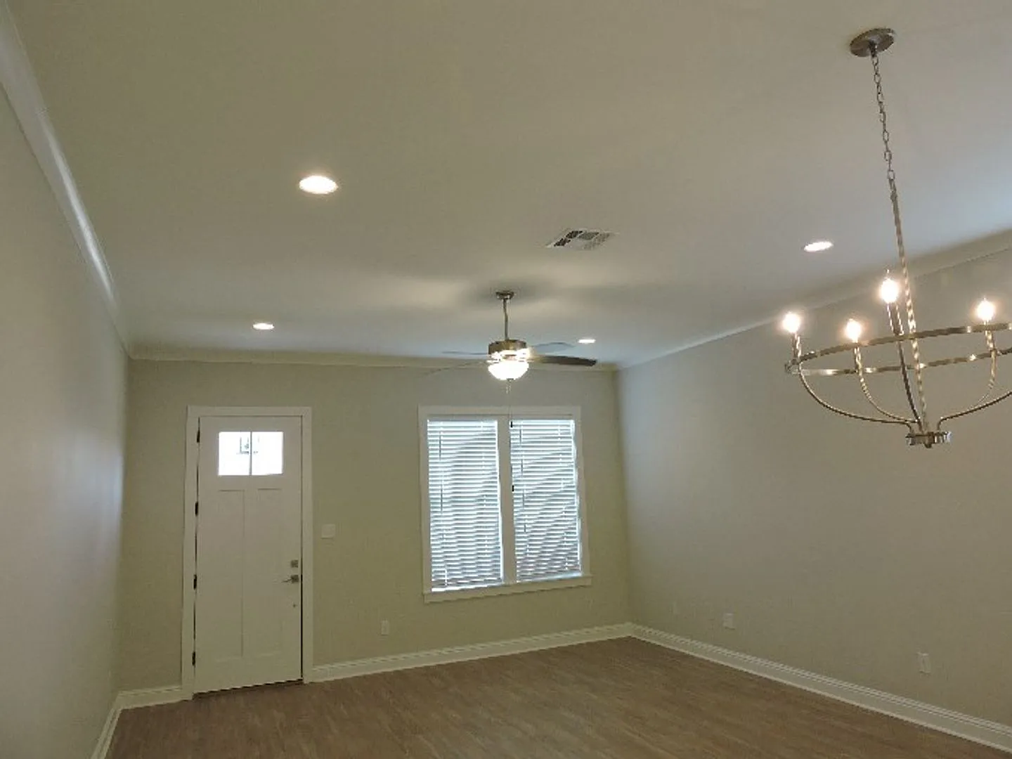6 YR old Modern Farmhouse designed 3BR/2BA Plus Office — Photo 2