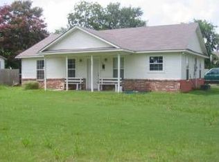 907 E Brin St, Terrell, TX 75160