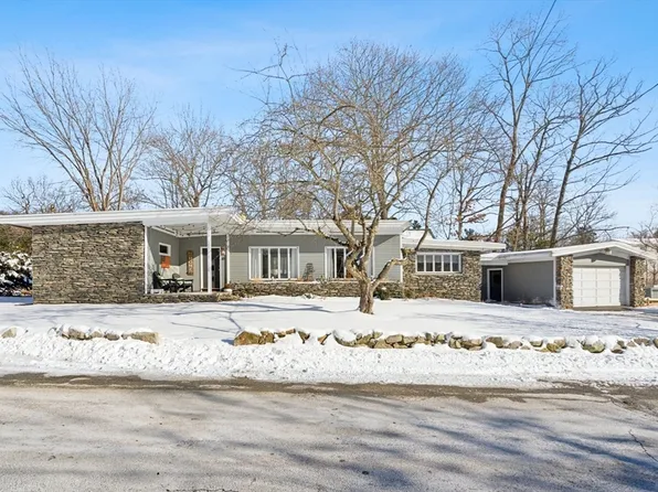 10 Maplewood Ave, Tyngsboro, MA 01879