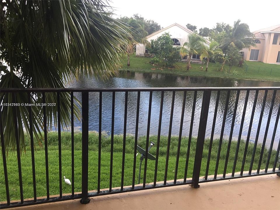 1st image of 450 Palm Cir W