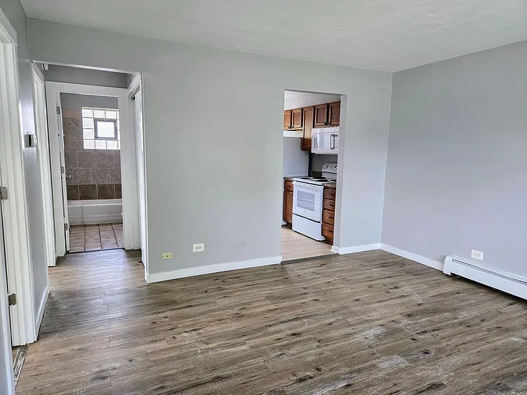 Palatine Park Apartments — Photo 18
