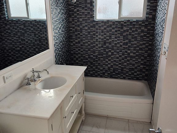 4th image of 425 Filbert St