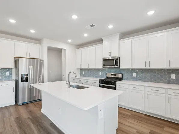 202 Thistle Patch Pl, Angier, NC 27501