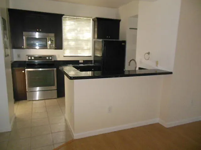 2 bed, 905 sqft, $2,750 — Photo 4