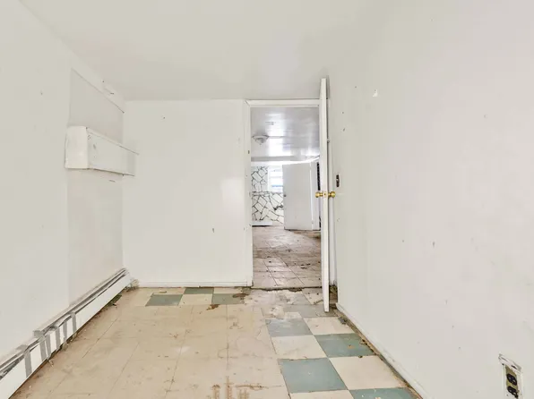 610 Ashford Street image 17 of 32