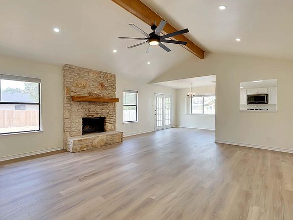 5th image of 406 Hillside Dr