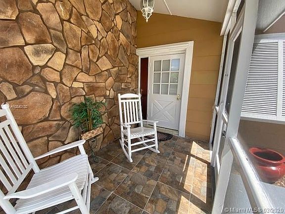 4th image of 1007 N Audubon Dr