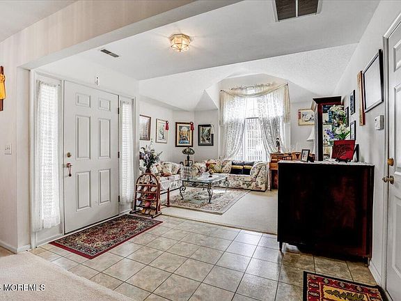 4th image of 24 Merion Lane