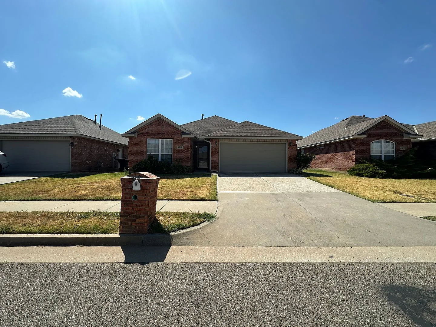 Nice 3 bed, 2 bath, 2 car garage — Photo 1
