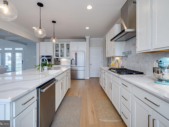 5th image of 521 Mollys Way Ln