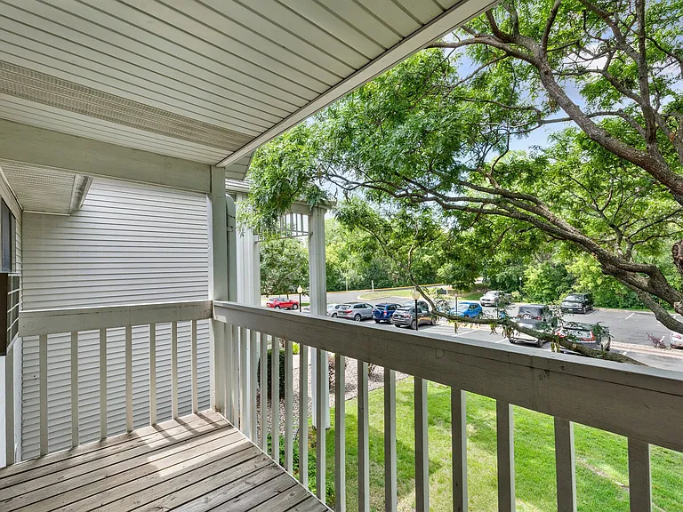 Victoria Place Apartments — Photo 11