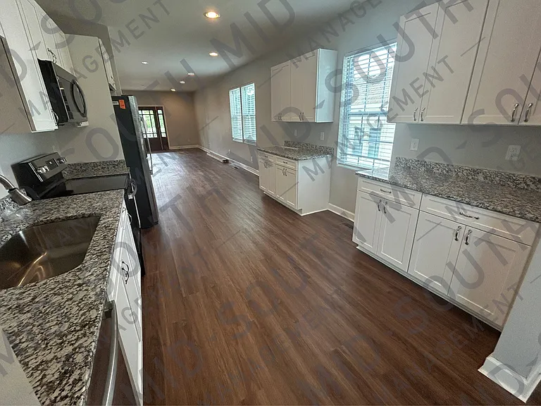 325 N Dean St — Photo 8