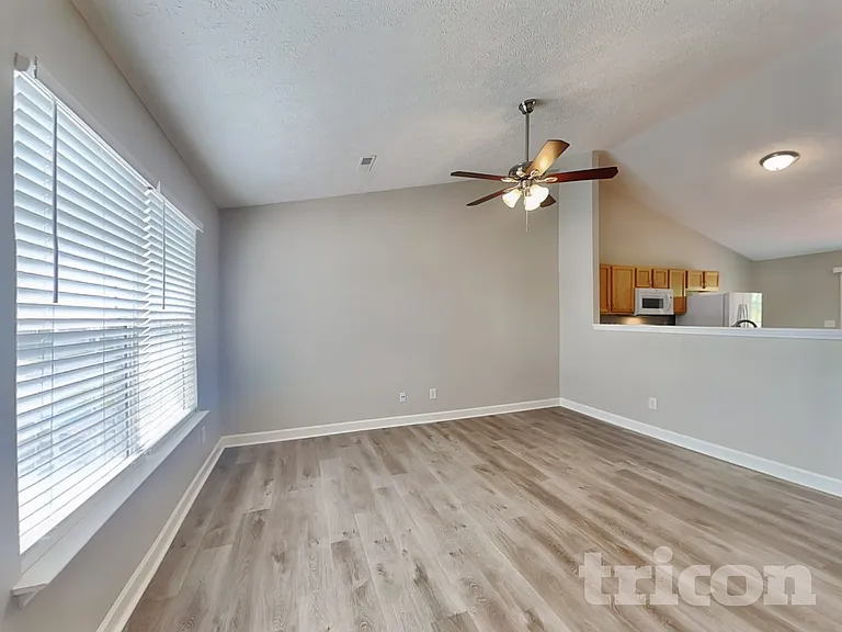 649 Belgium Dr — Photo 3