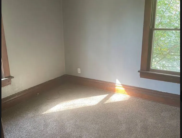 1011 Logan Ave — Photo 2