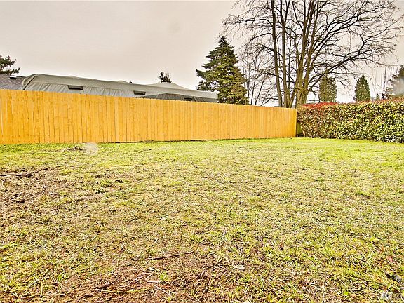 3rd image of 2525 57th Ave NE