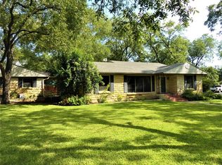 602 W 14th St, Brady, TX 76825