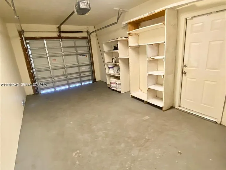 2345 Douglas St — Photo 41
