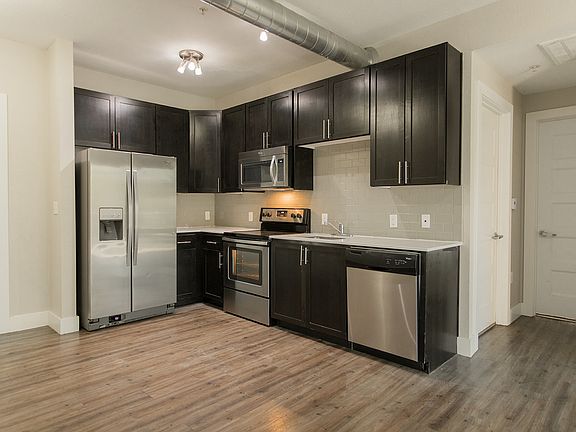 4th image of 910 28th St #212C