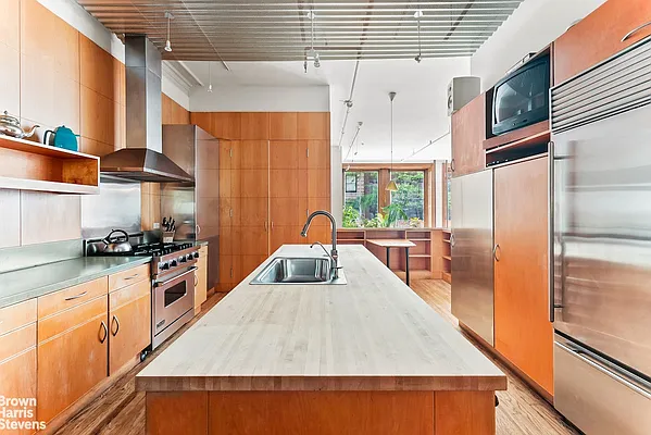 Rented by Brown Harris Stevens | media 28