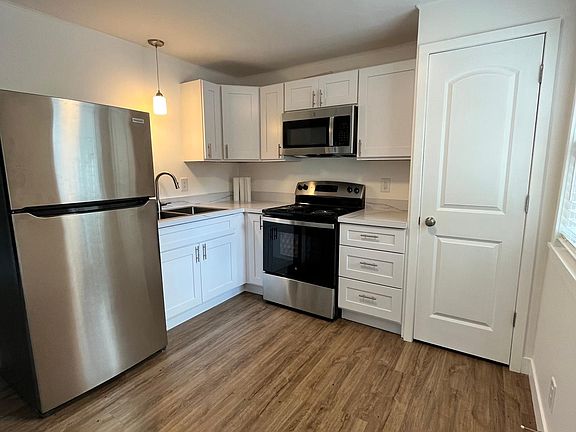 2nd image of 525 E 16th St