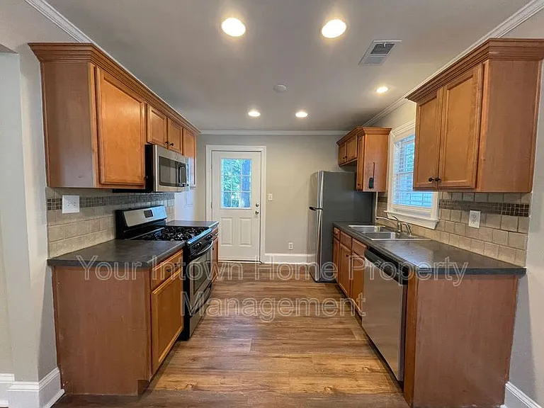 452 Deckner Ave SW — Photo 8